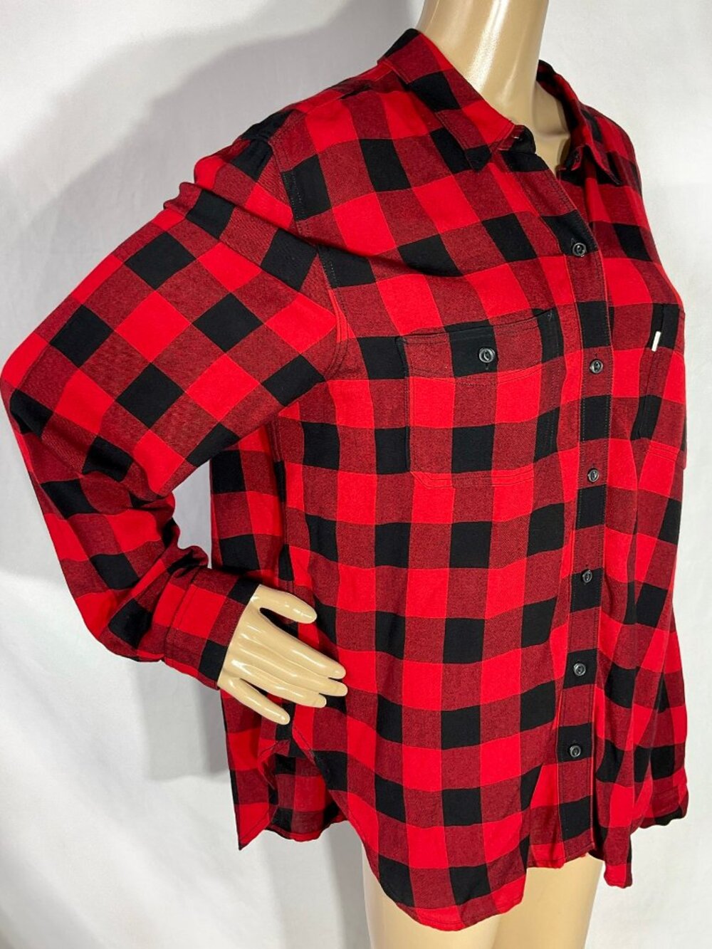 Levis Sz XL Boyfriend Fit Buffalo Plaid Long Sleeve Womens Soft Red Black